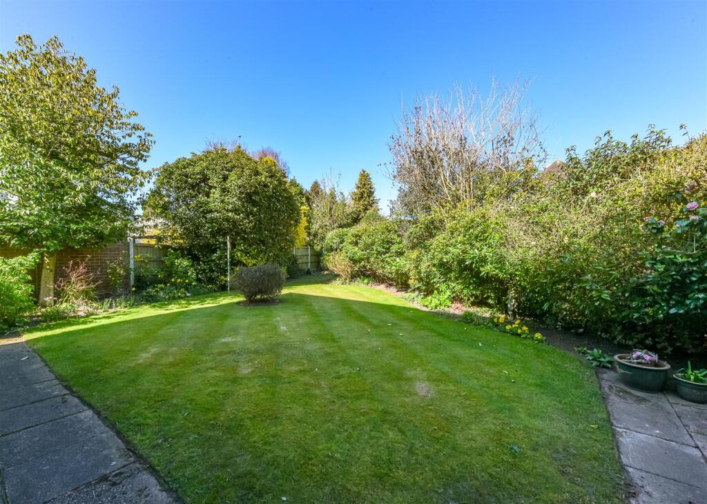 28 Springhill Park-garden5.jpg