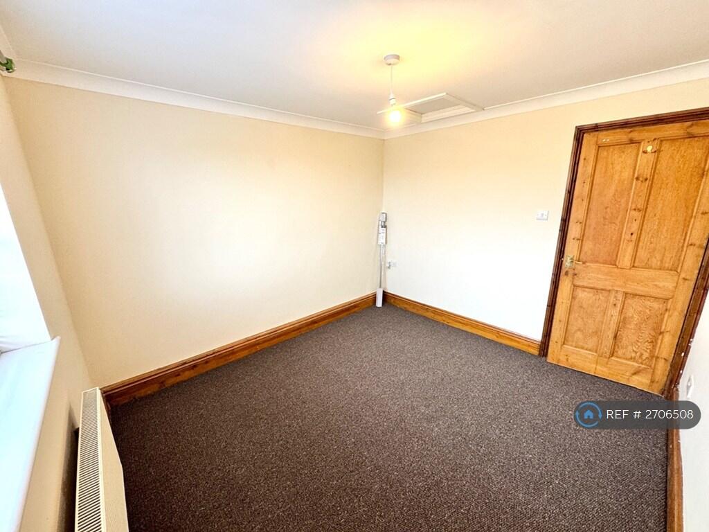 Bedroom Pic3