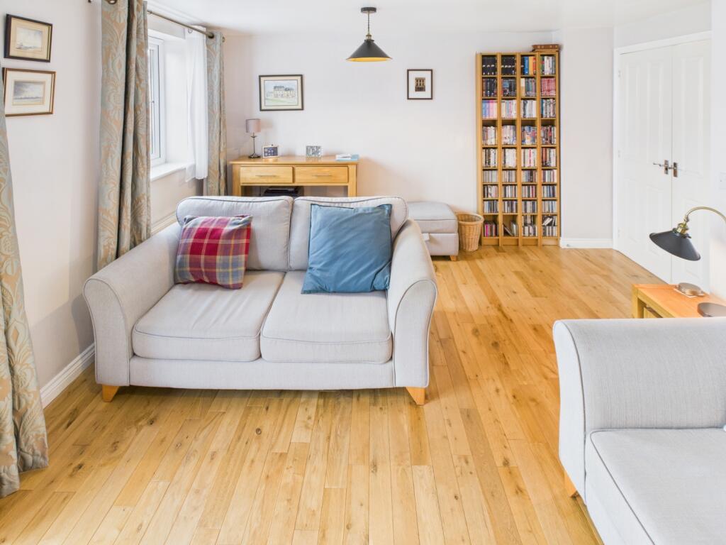 CAM04233G0-PR0036-STILL019