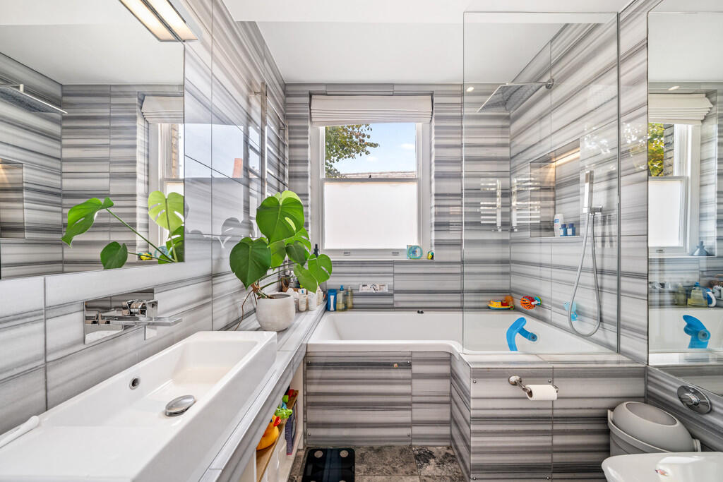 Flat C, 2 Cathcar...