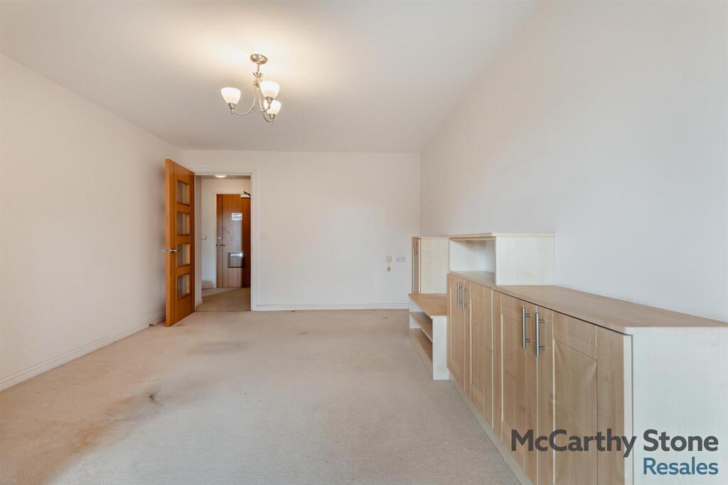 8670688-interior03-800.jpg