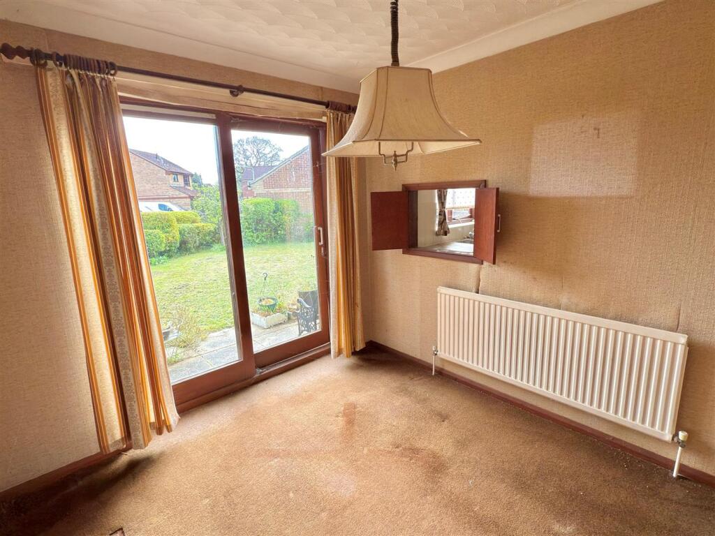 DINING ROOM.jpg