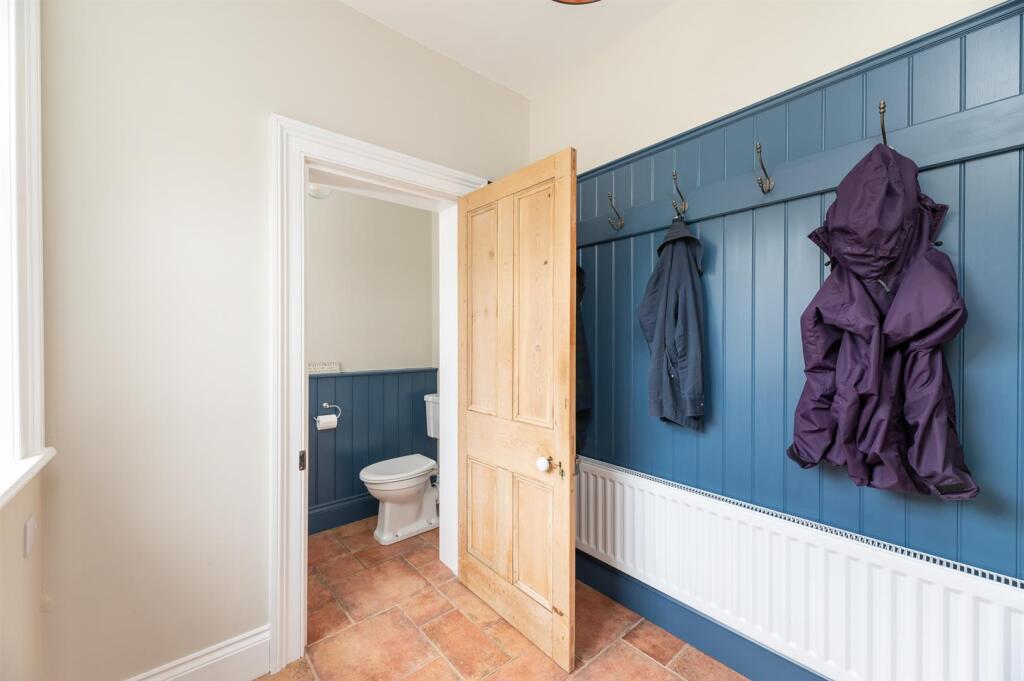 CLOAKROOM