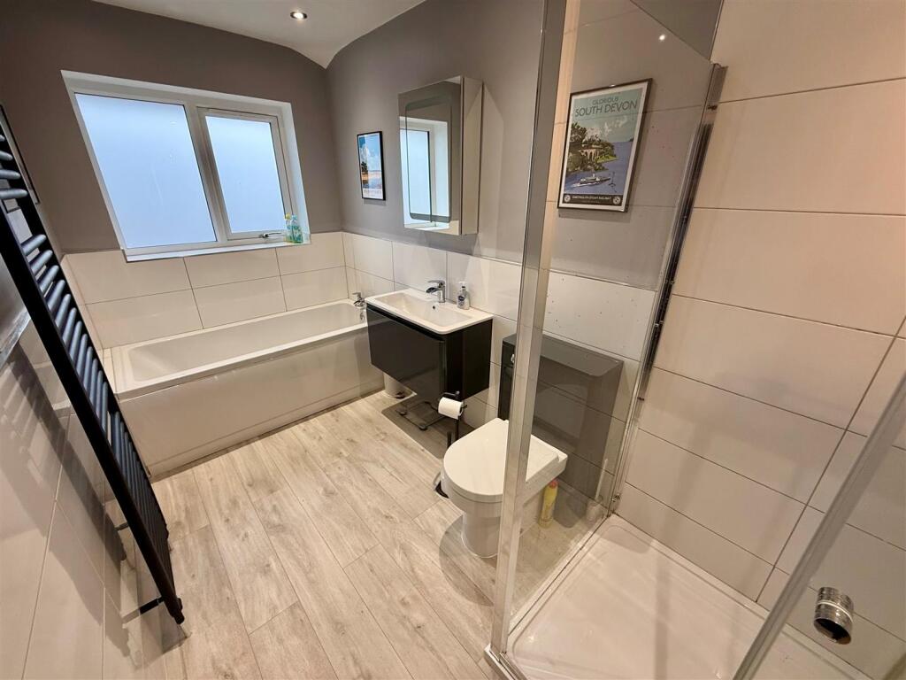 SR67 Bathroom.jpg