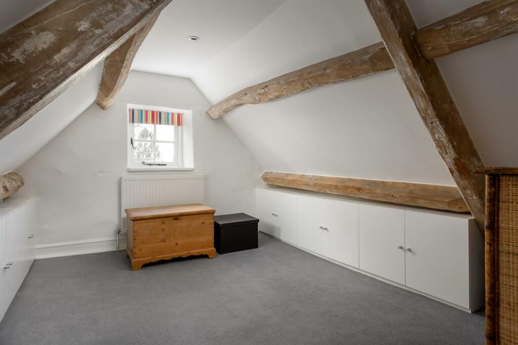 34 - Leah House - SN6 6LQ - Web.jpg