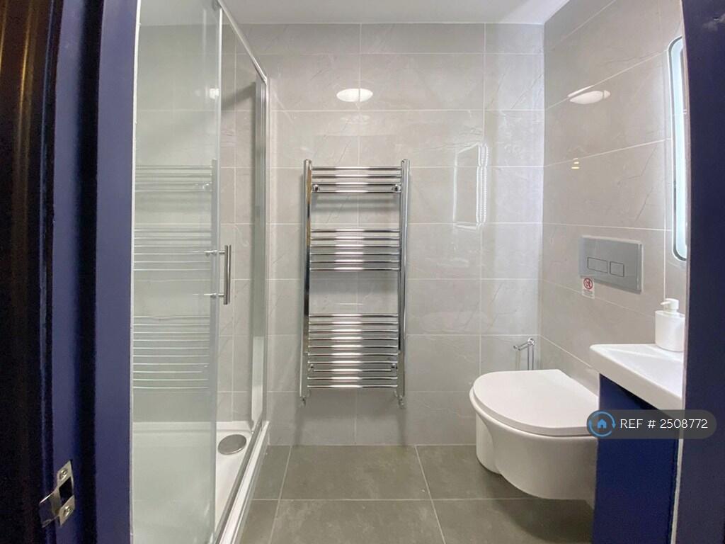 Bedroom 3 Ensuite 