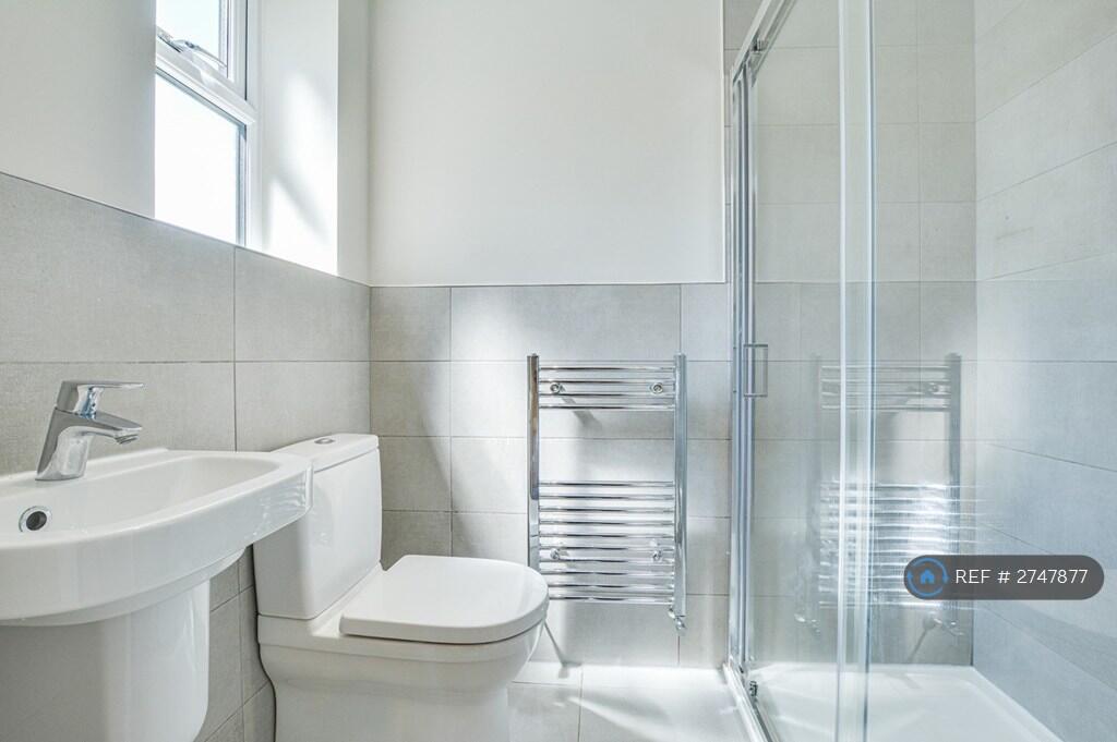 Bedroom 3 En-Suite Bathroom 