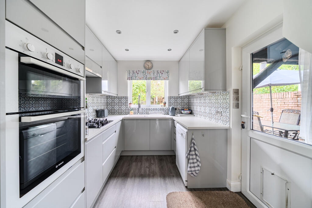 1348903-7-68b9757...