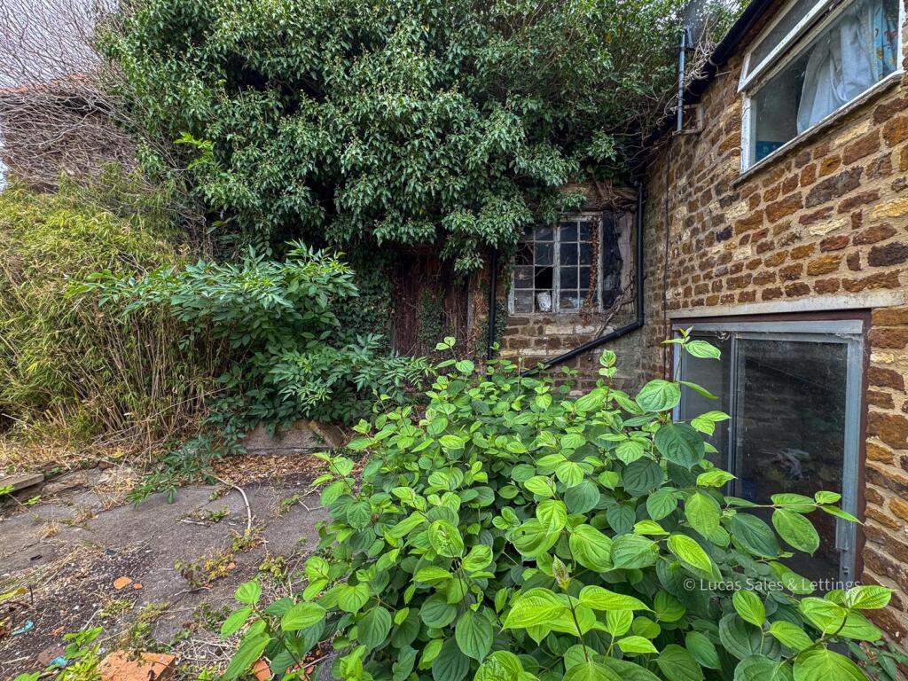 5 High St Finedon-21.jpg
