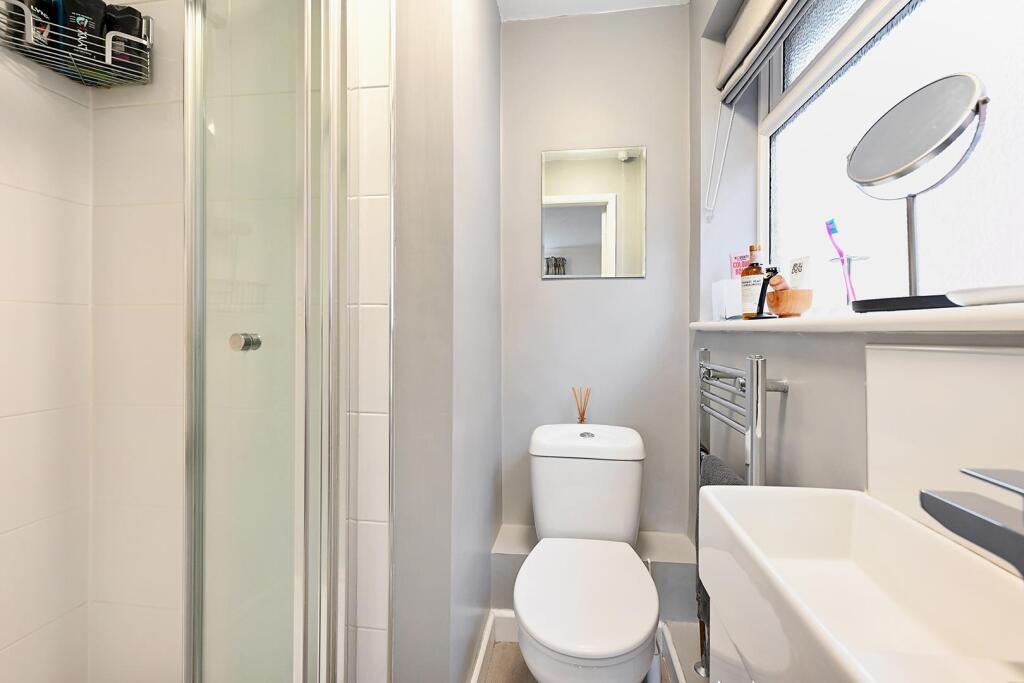 5 Rainbow Close (16).JPG