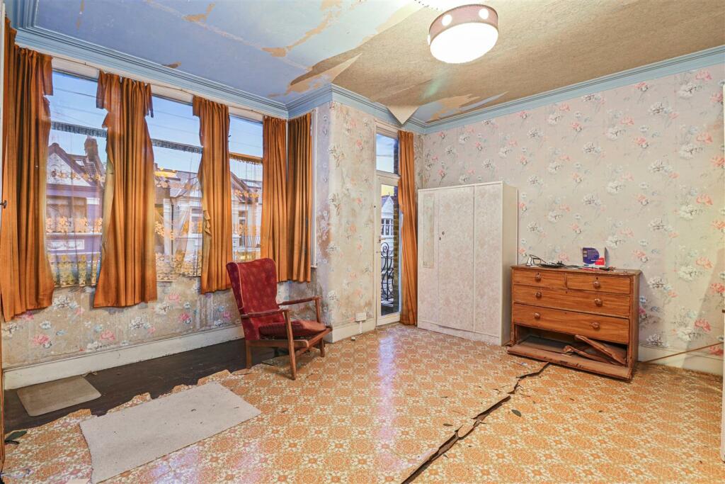 13-ea9778921 AM 25 Clifford Gardens, Kensal Rise, 