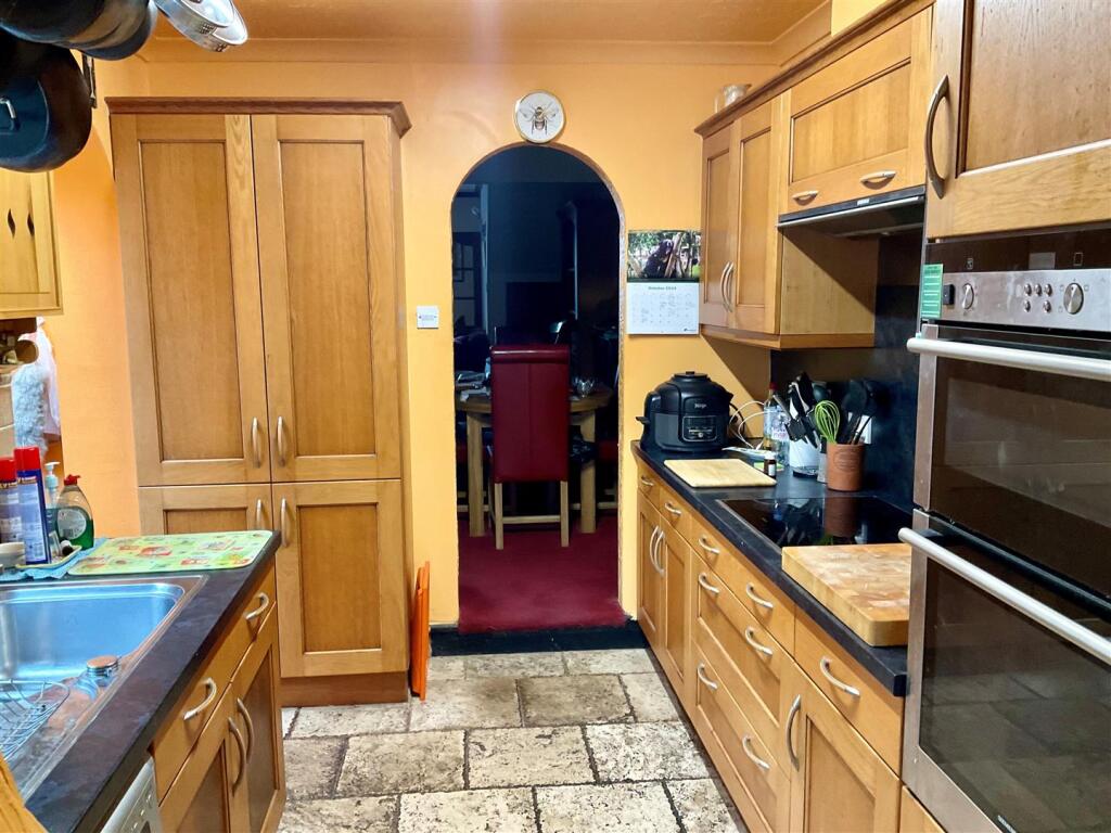 kitchen pic1.jpg