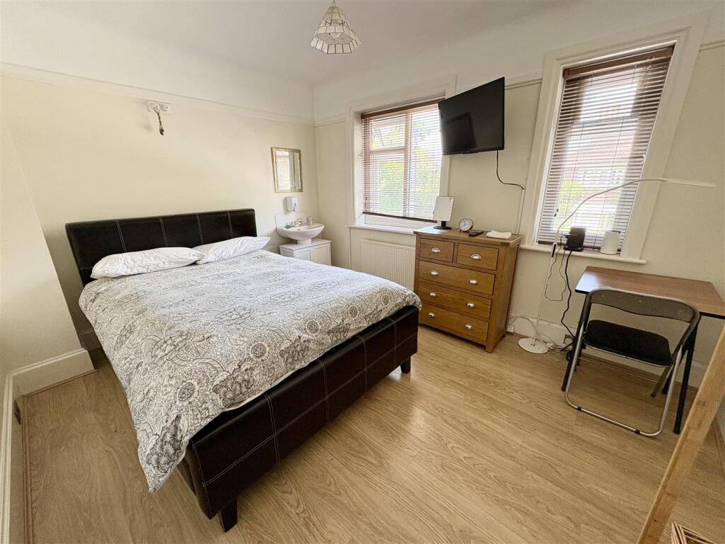 10.bed4.jpg