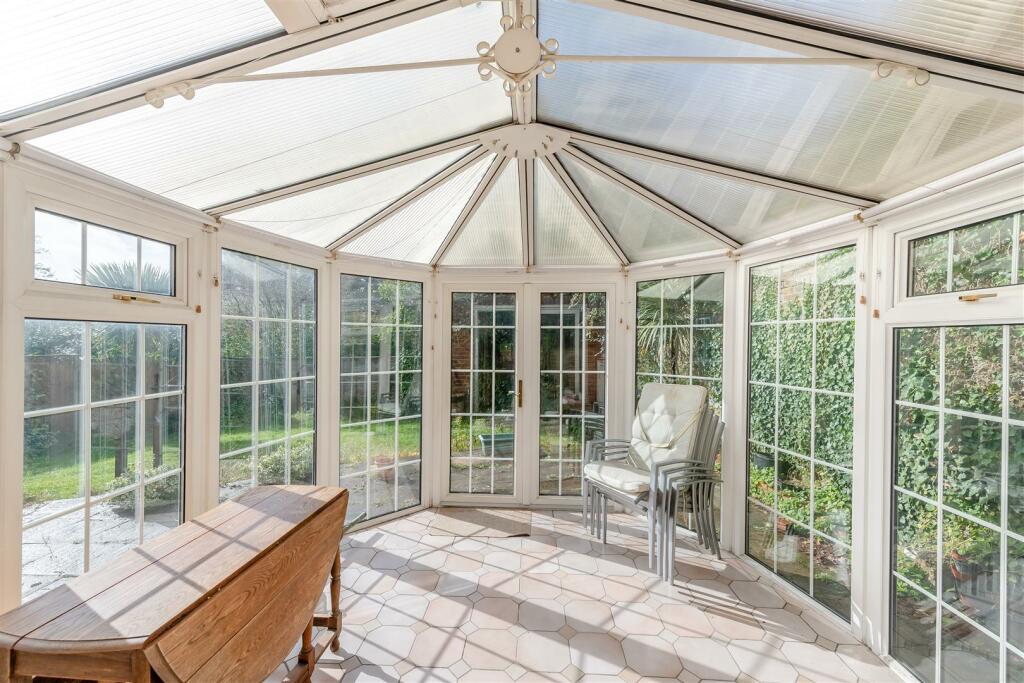 8623191-interior10.jpg