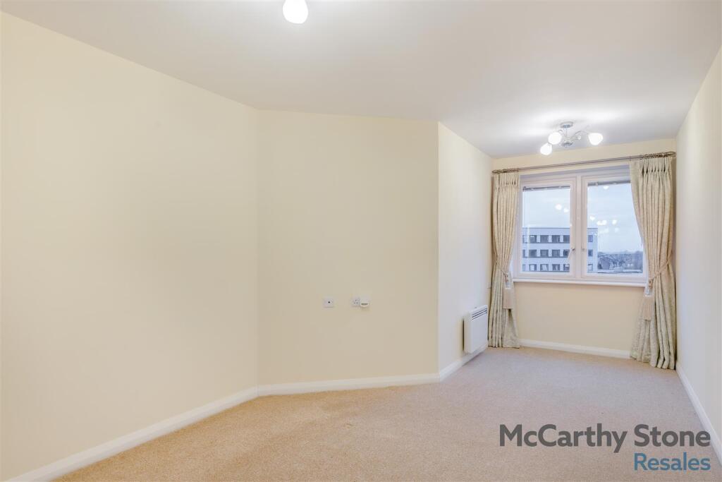 8631496-interior10.jpg