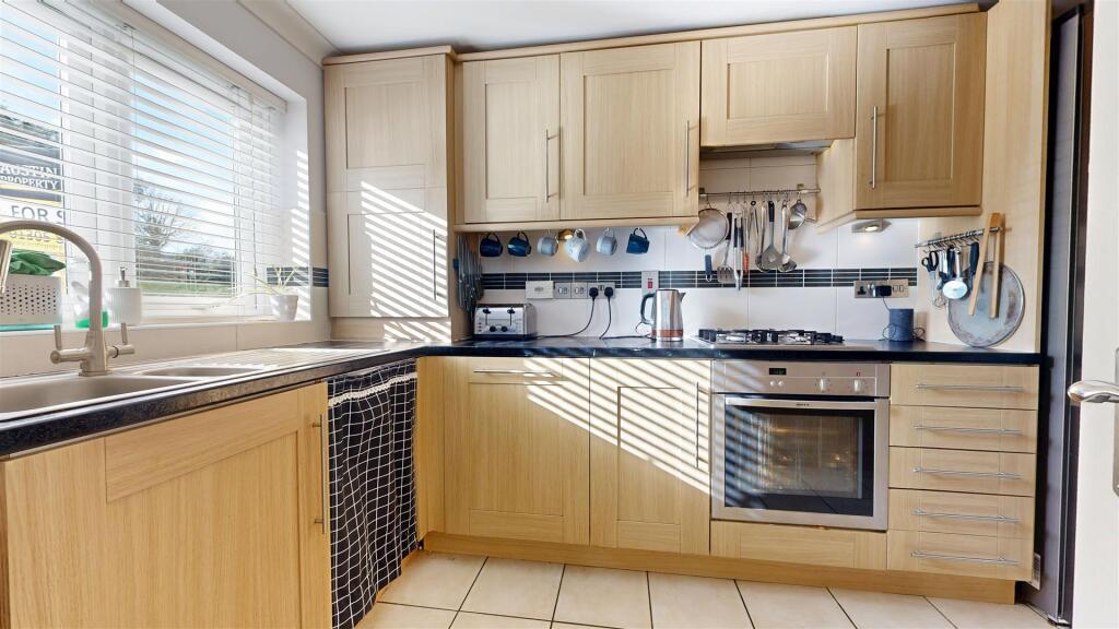 KITCHEN 2.jpg