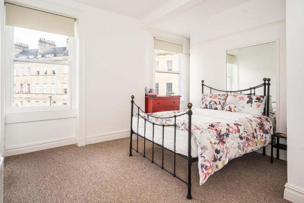 Second Floor Apartment, 14 Portland Place, Bath, B