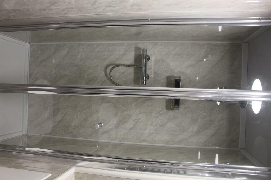 bathroom shower.JPG