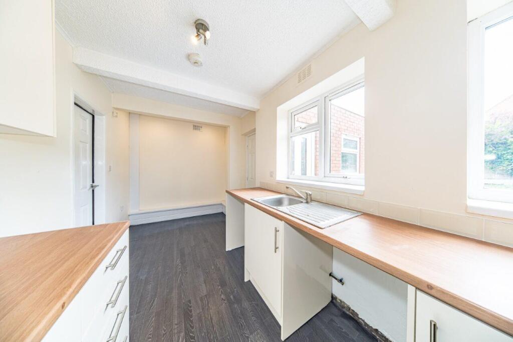 36 Wellesbourne Road dining area.jpg