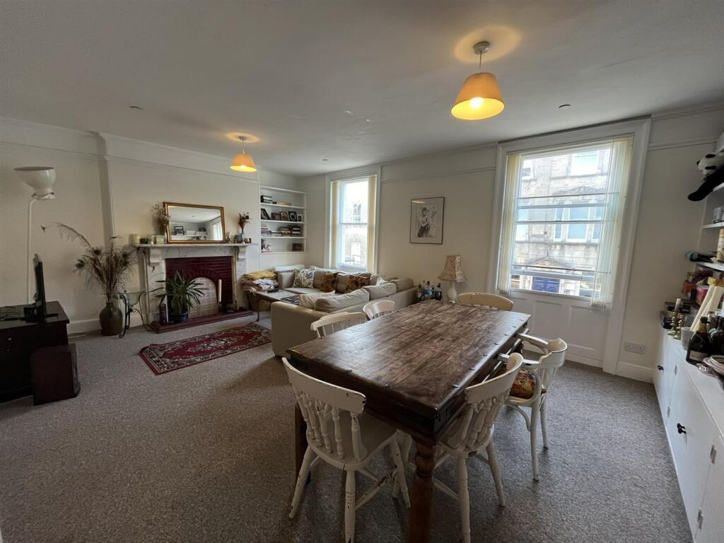 Sitting Room/Dining Room