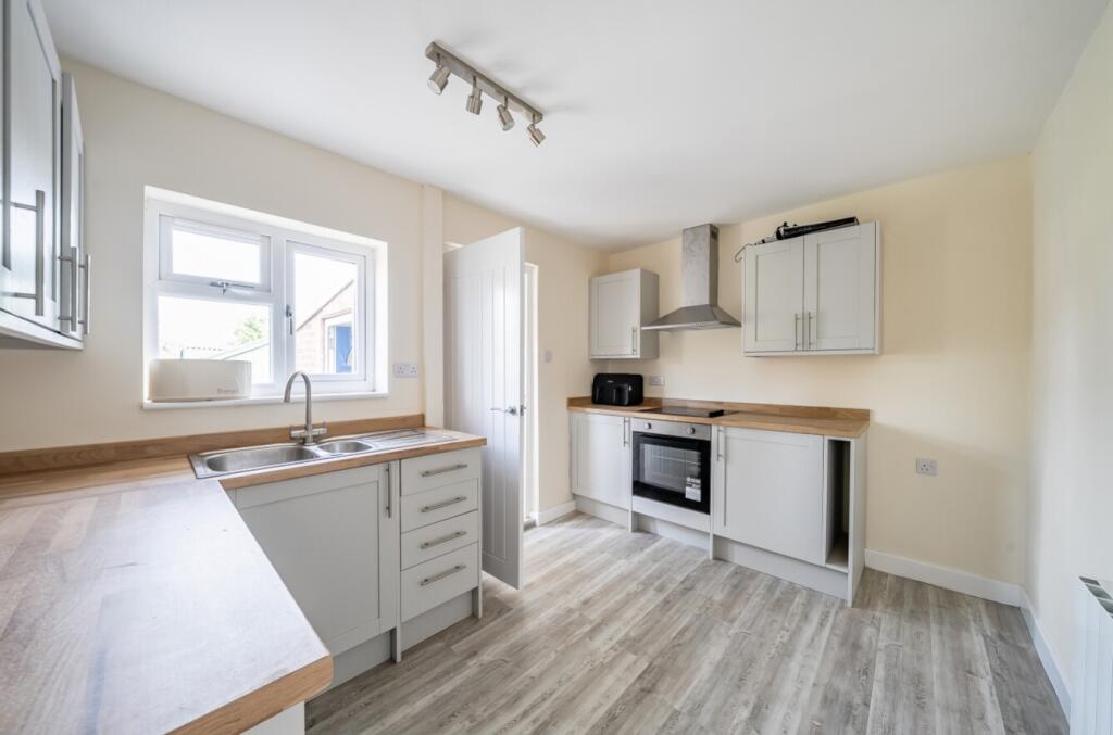 1363352-6-68de8bad8862c