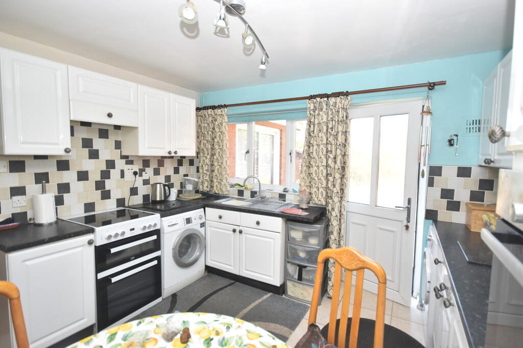 Kitchen/Breakfast...