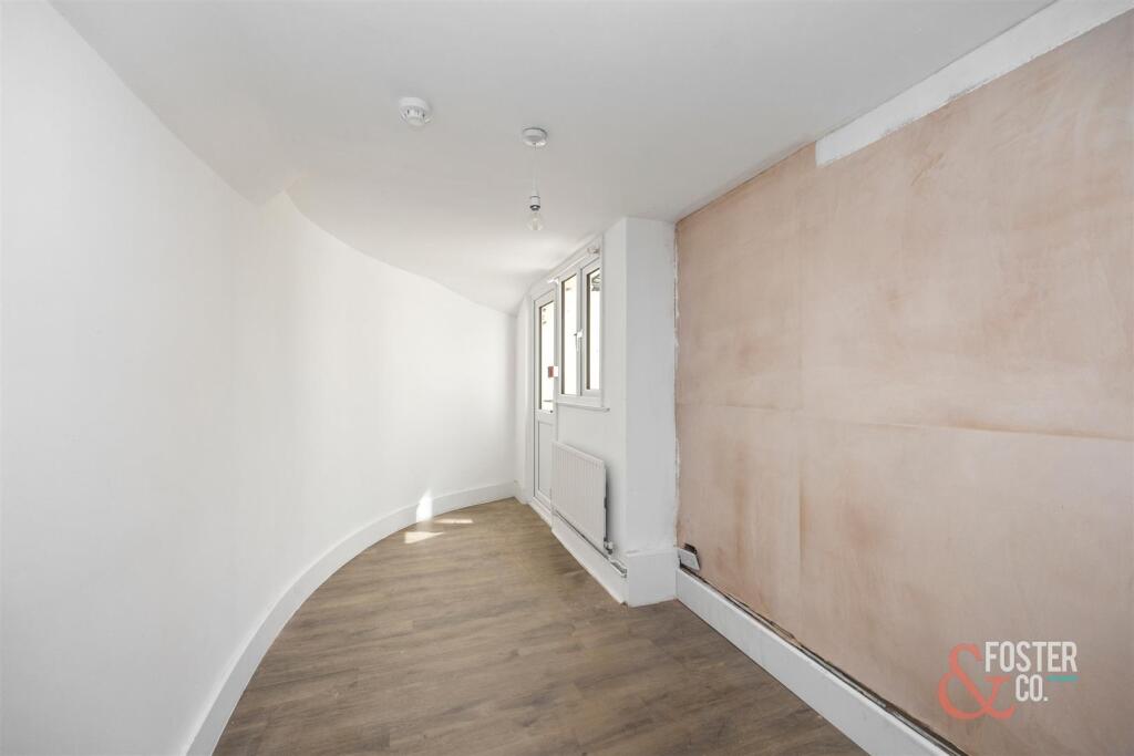 St Aubyns 18, Flat 1-010.jpg