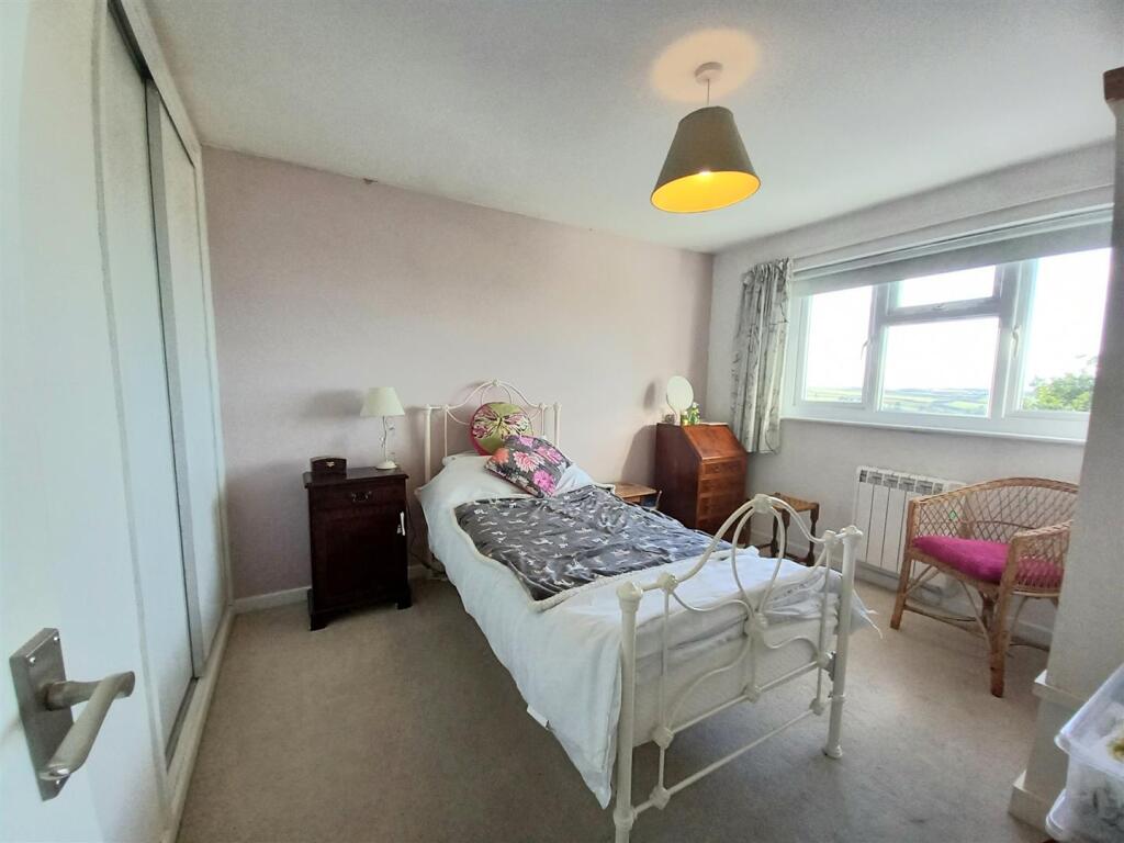 1 Turnpike Bedroom 1.jpg
