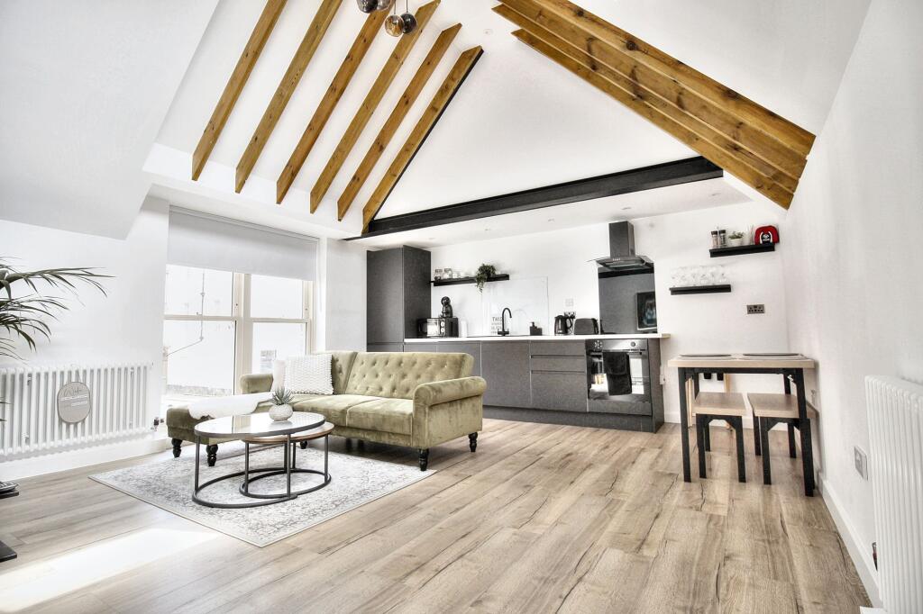 Open Plannd Living Room/Kitchen