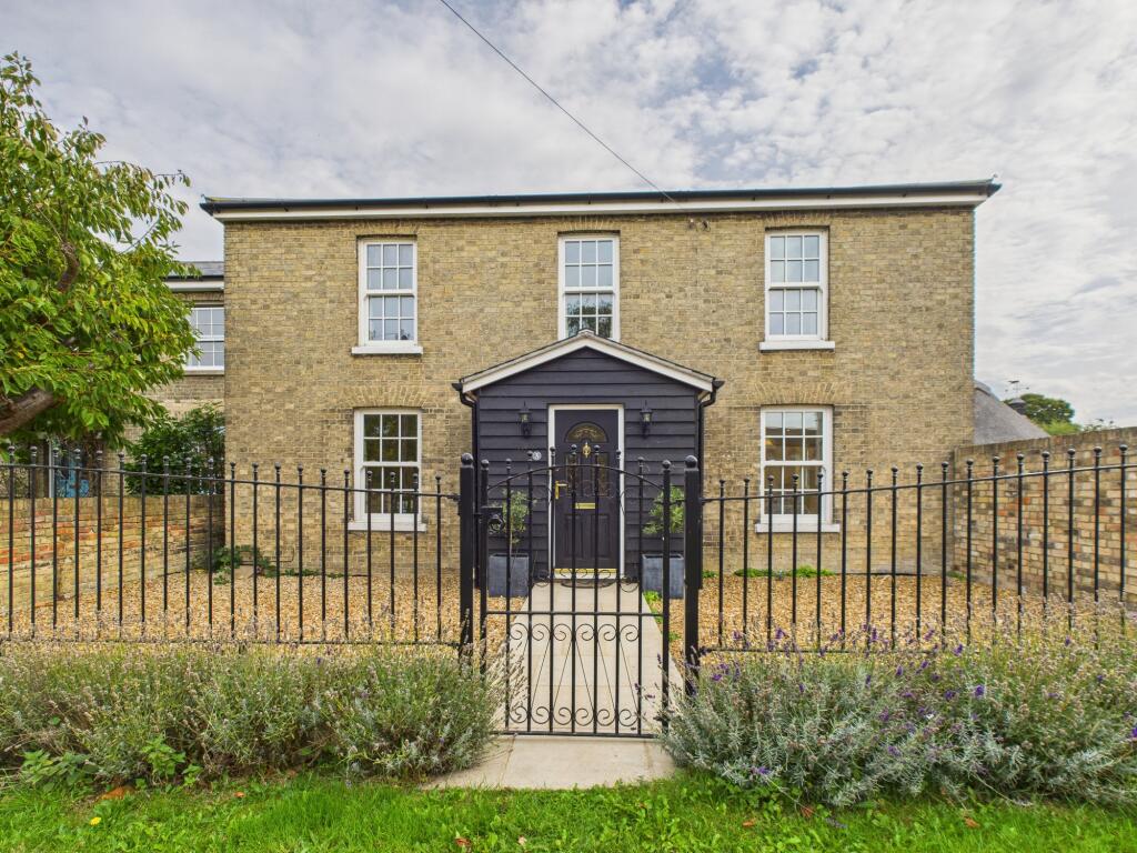 CAM02519G0-PR0349-STILL006