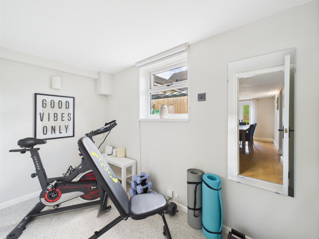 CAM02023G0-PR0150-STILL078