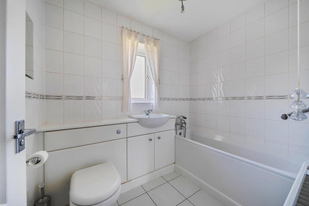 bathroom 2.jpg