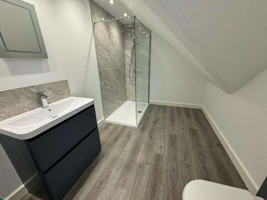 En Suite Bedroom ...