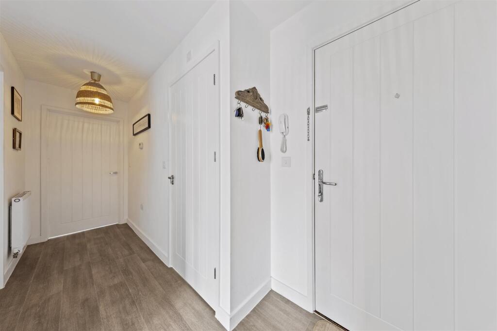 Flat1-177BarrosaWayWeb07.jpg