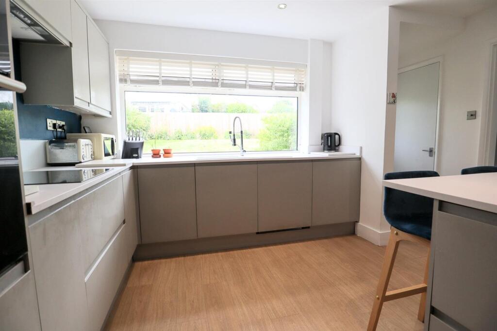 Kitchen (2).jpg