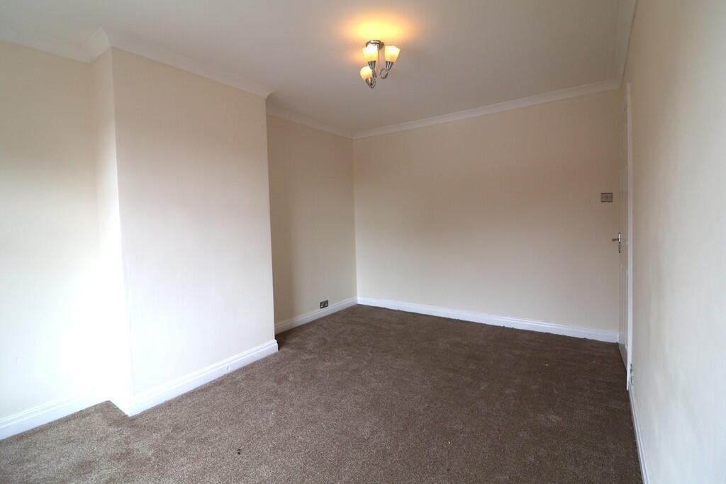 FRONT RIGHT BEDRO...