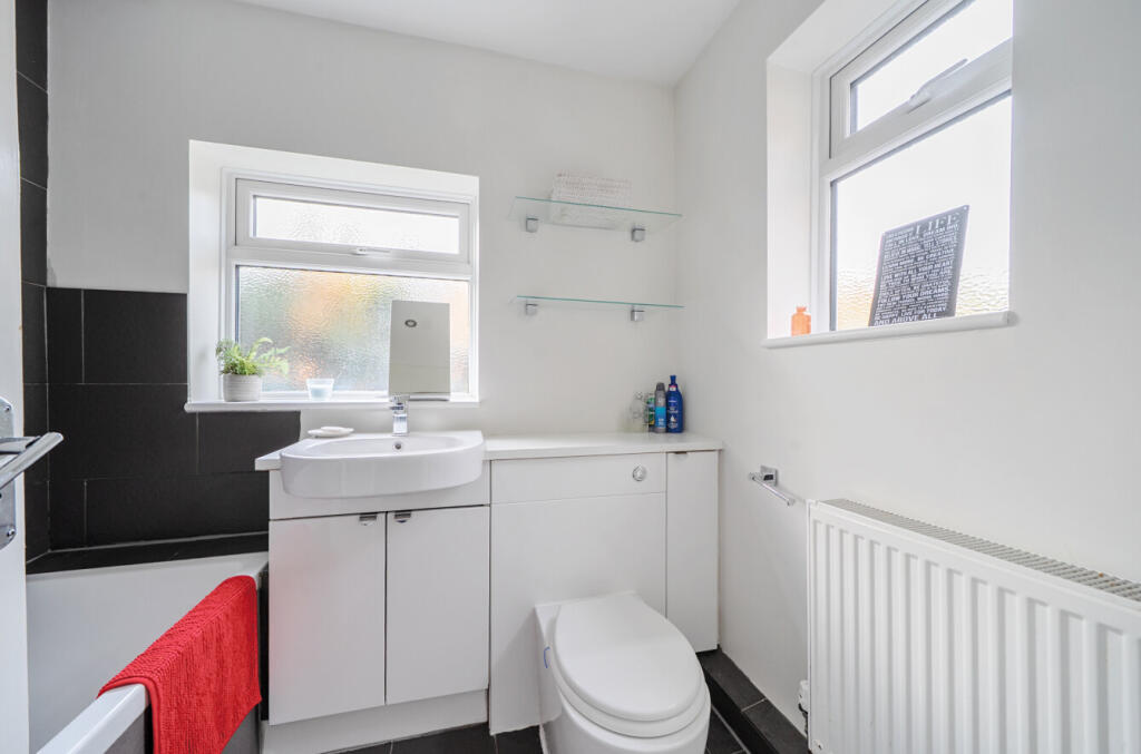 1371611-7-690b67a...