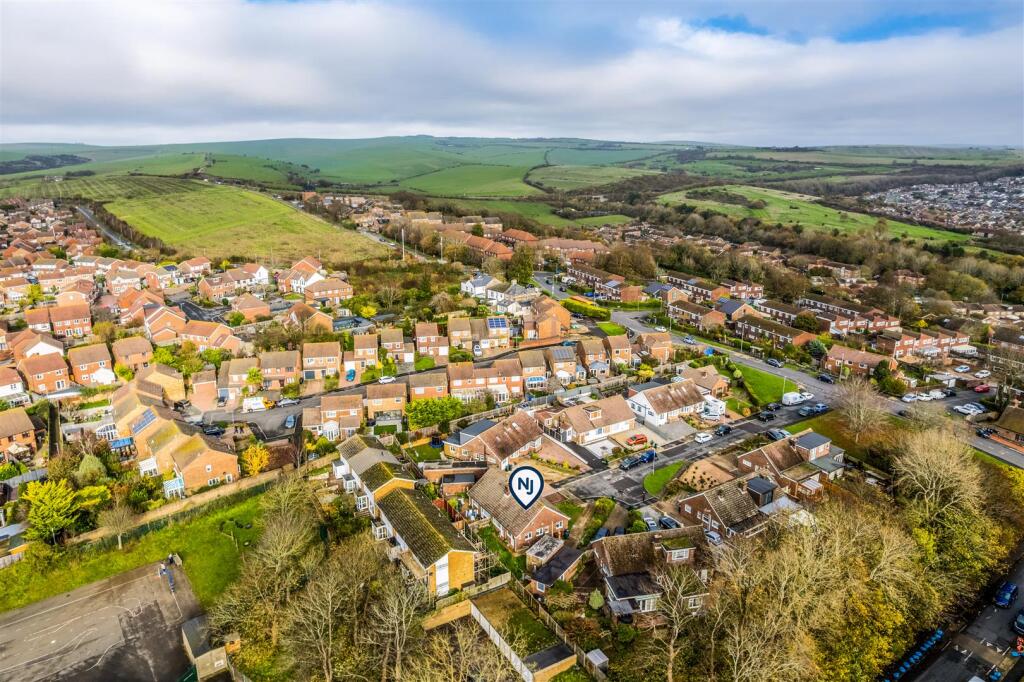 9 Foredown Cl-19.jpg