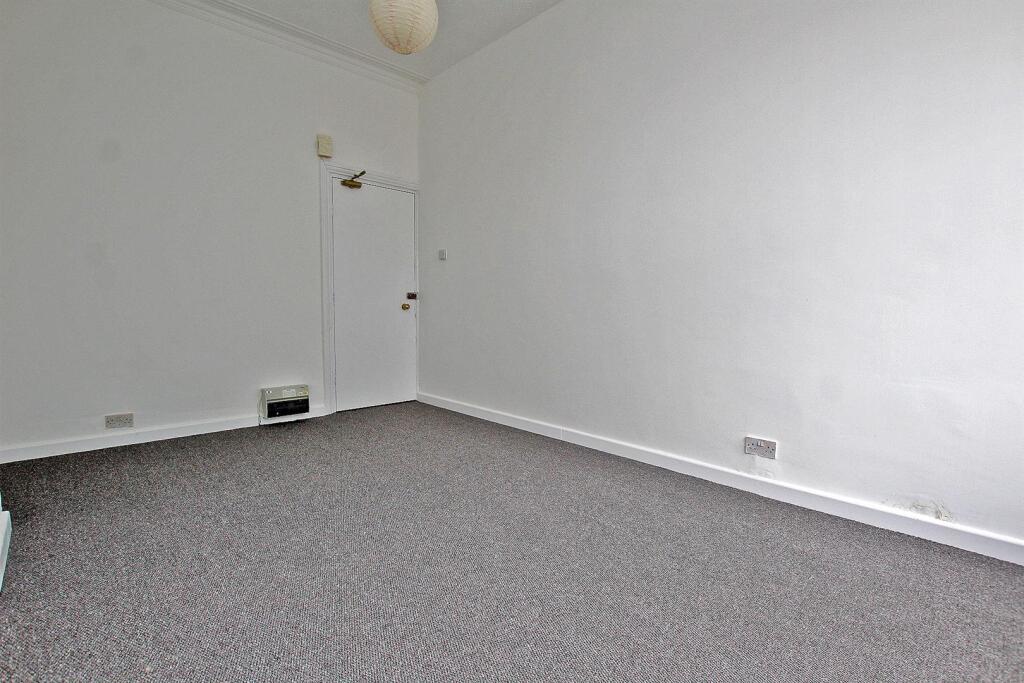 Living/Sleeping Area