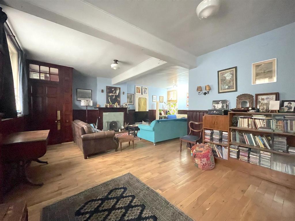 Living Room (3).jpeg