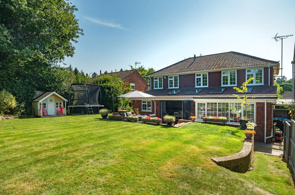 1336934-8-689b532...