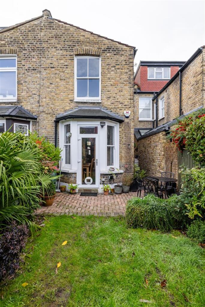 Gordon Road, E11