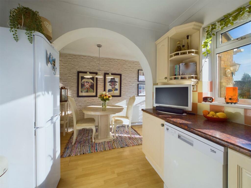 Kitchen: