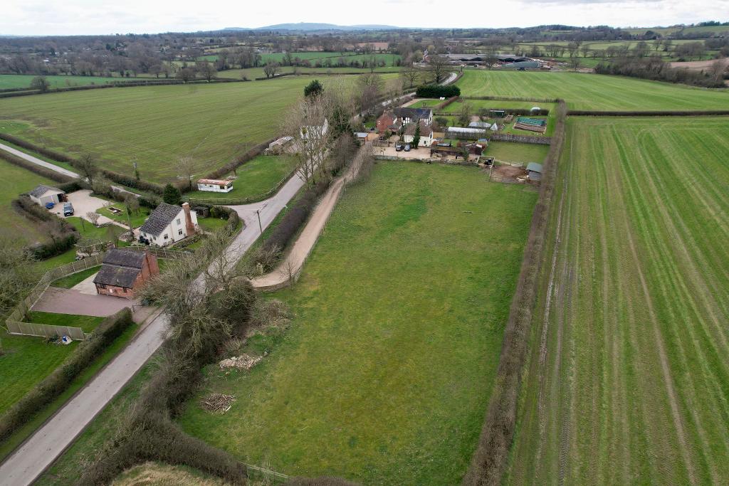 Driveway and field to Barn Cottage