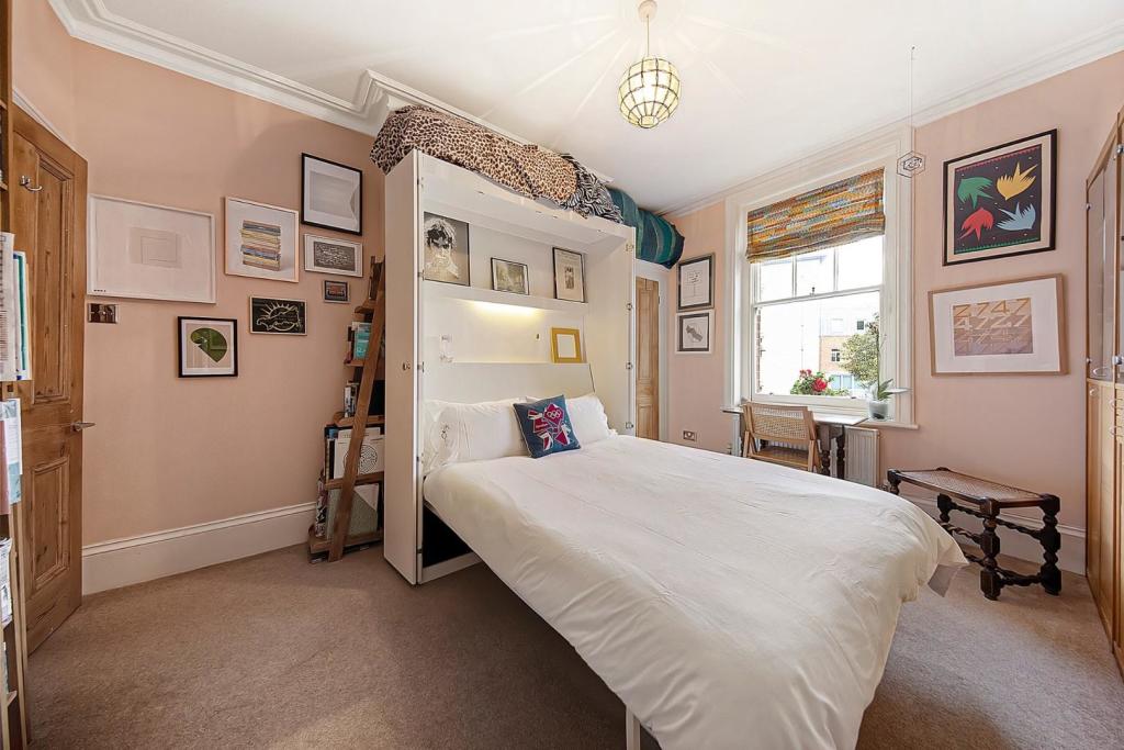 Bedroom (2).jpg