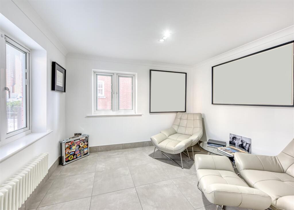 37 Deaconsfield-family room.jpg