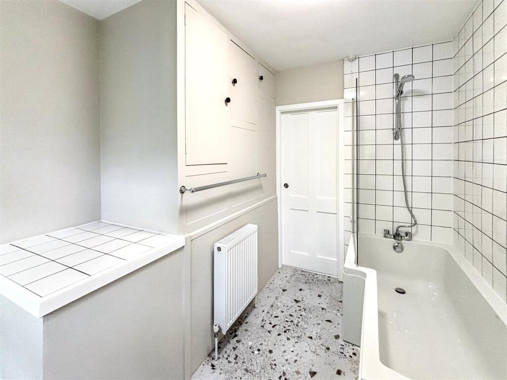 Bathroom 1.jpeg
