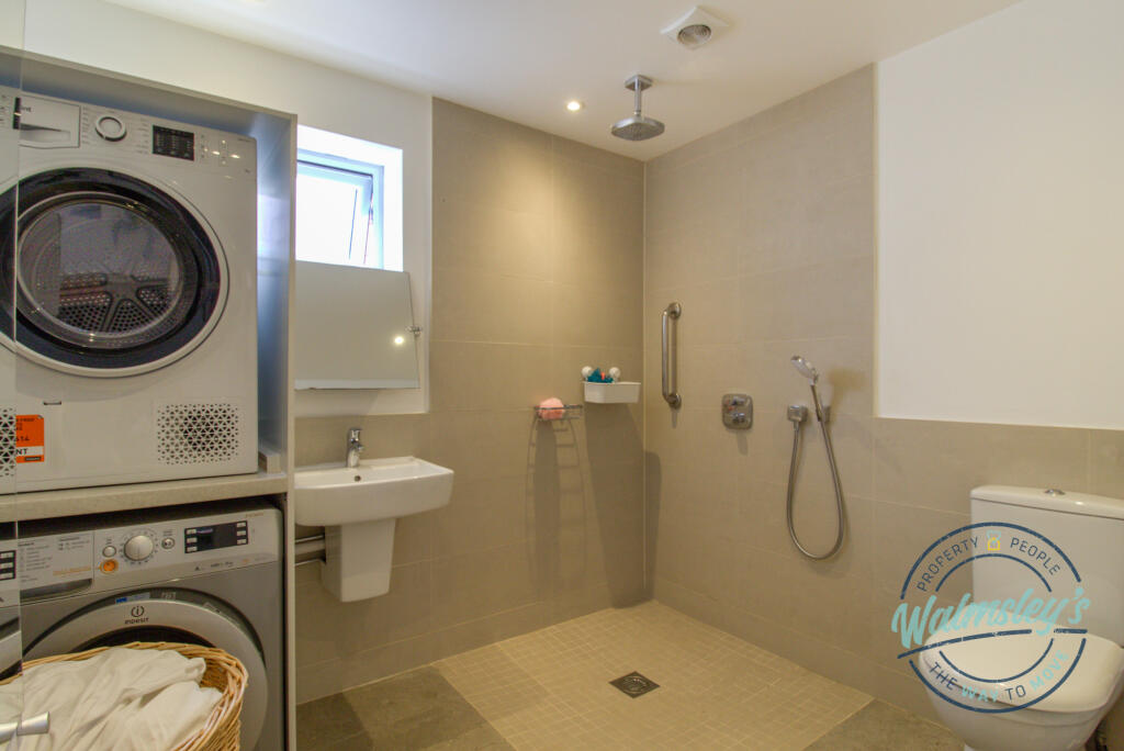 Stylish utility &amp; wet room