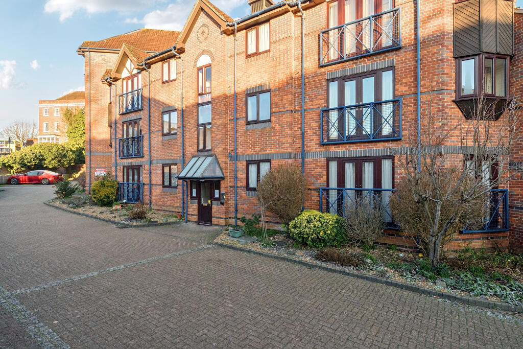 Talbot Court, Reading, RG1