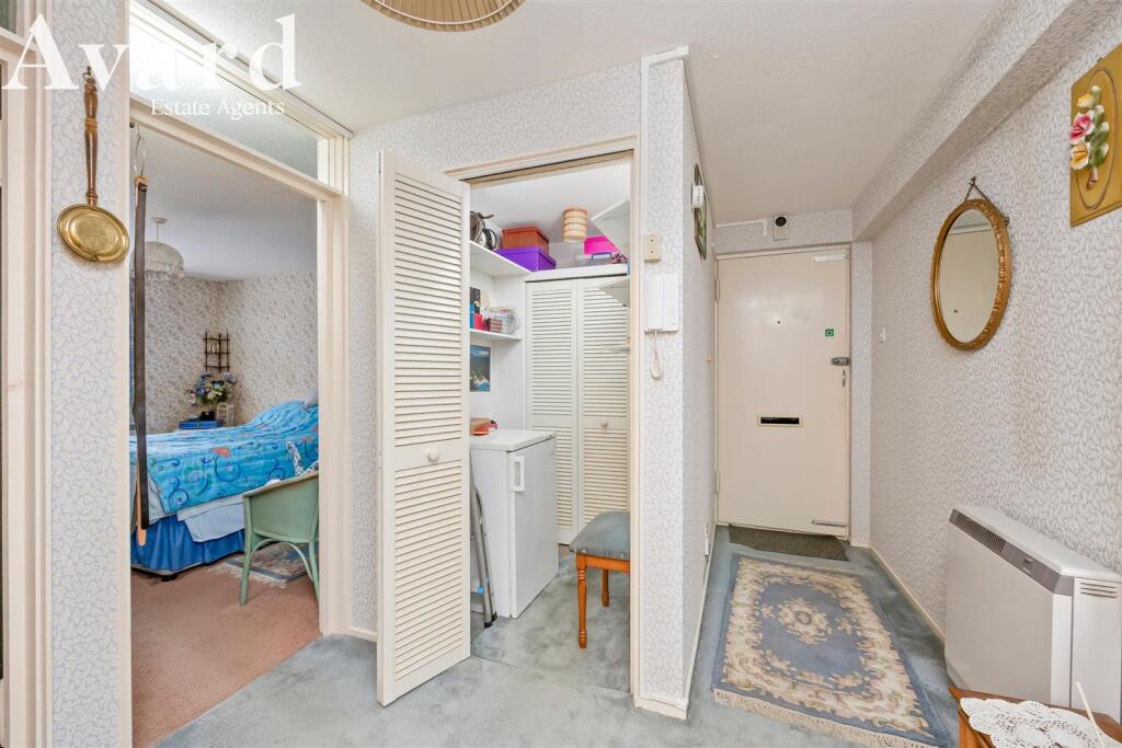 Ingram Crescent East, Benson Court, 71-007.jpg
